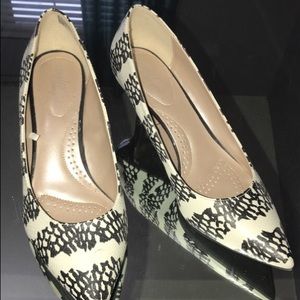 Black/Cream kitten heel